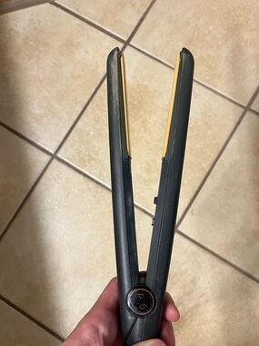 GHD professional styler with ceramic technology